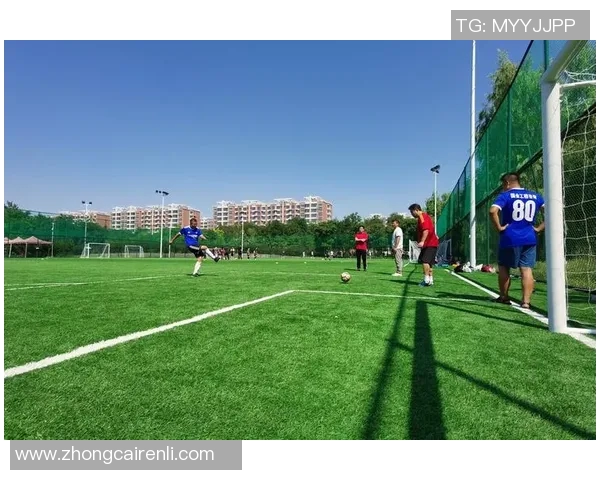 杭州足球队的转型之路：从传统强队到现代化足球俱乐部的探索与挑战